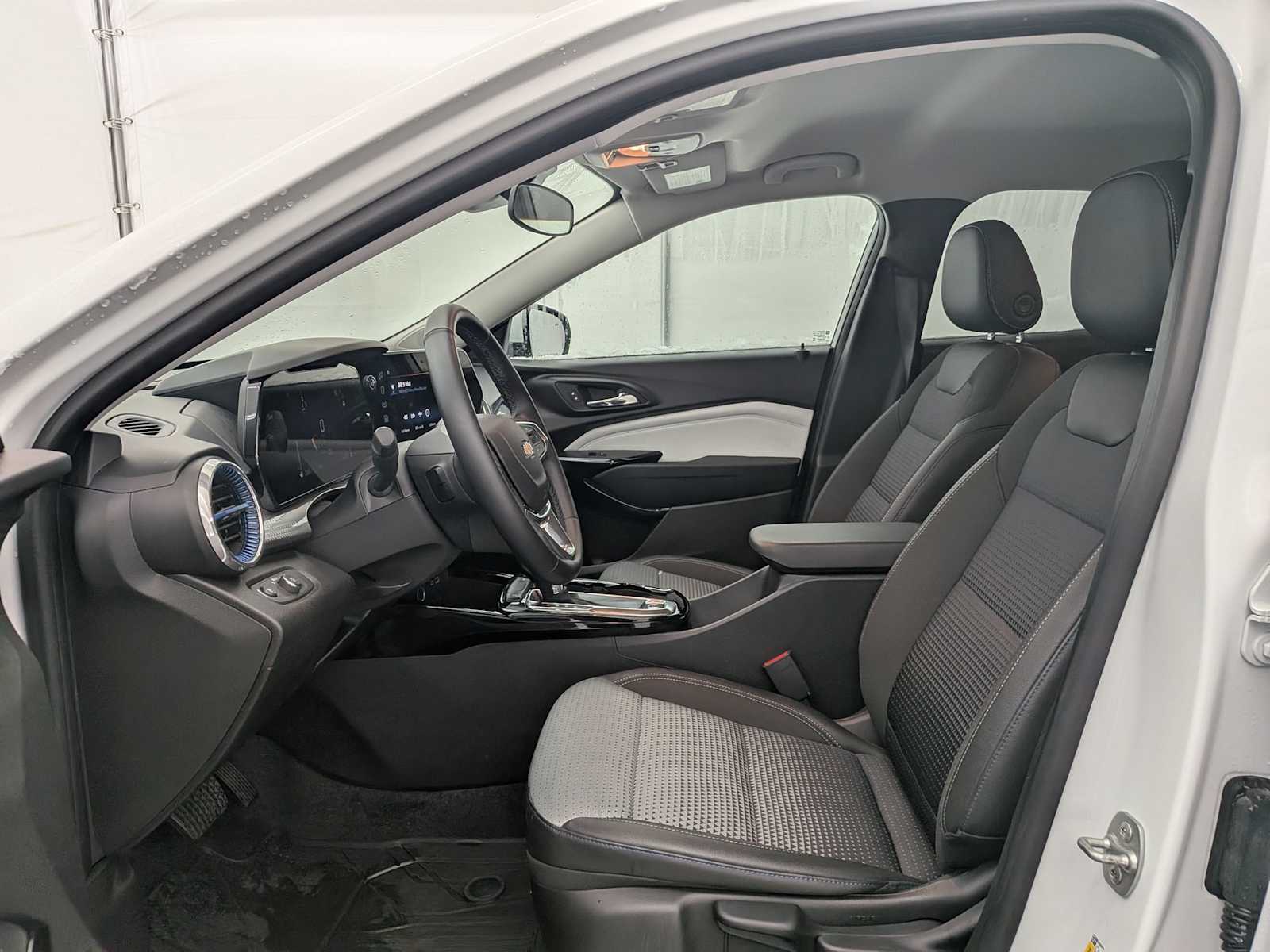 Thumbnail: 2025 Chevrolet Trax - 17