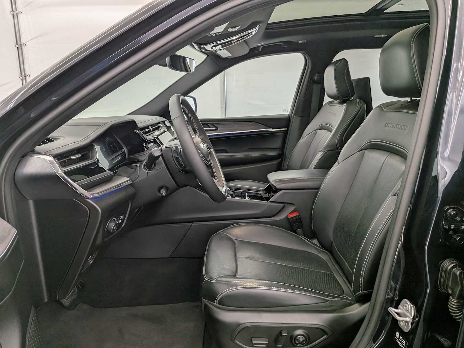 Thumbnail: 2024 Jeep Grand Cherokee L - 18