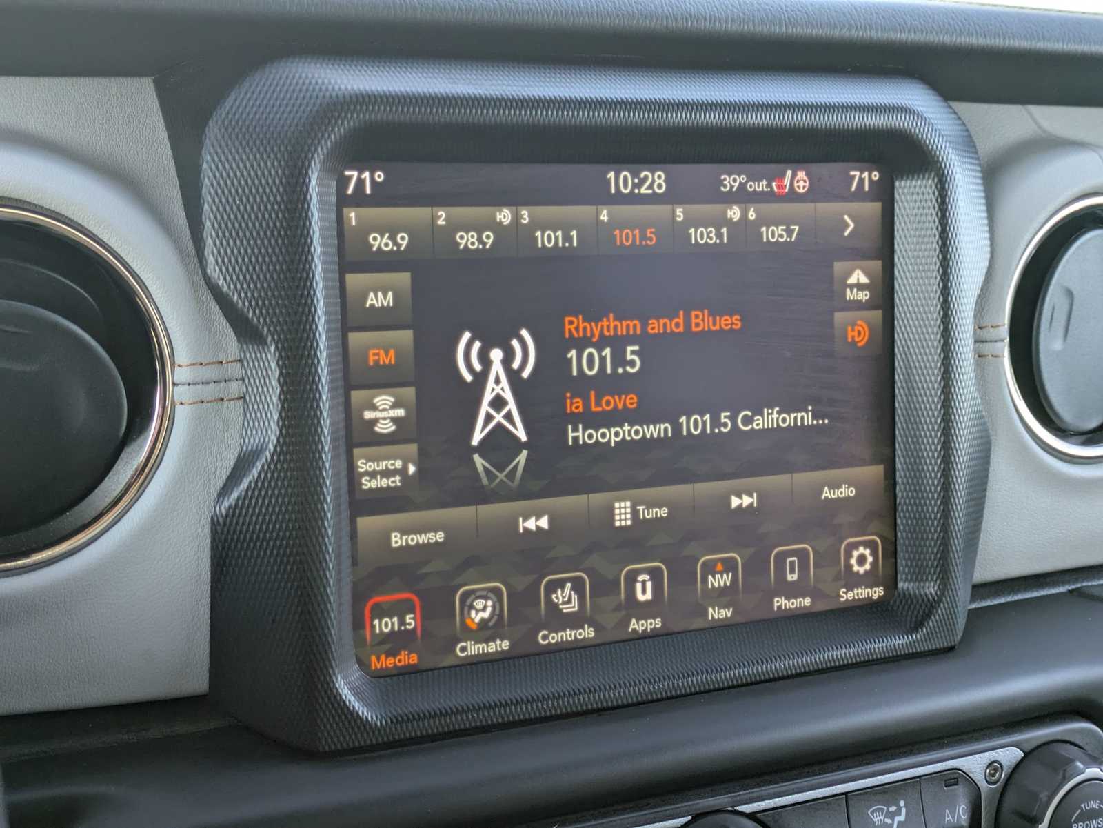 Thumbnail: 2023 Jeep Wrangler - 31