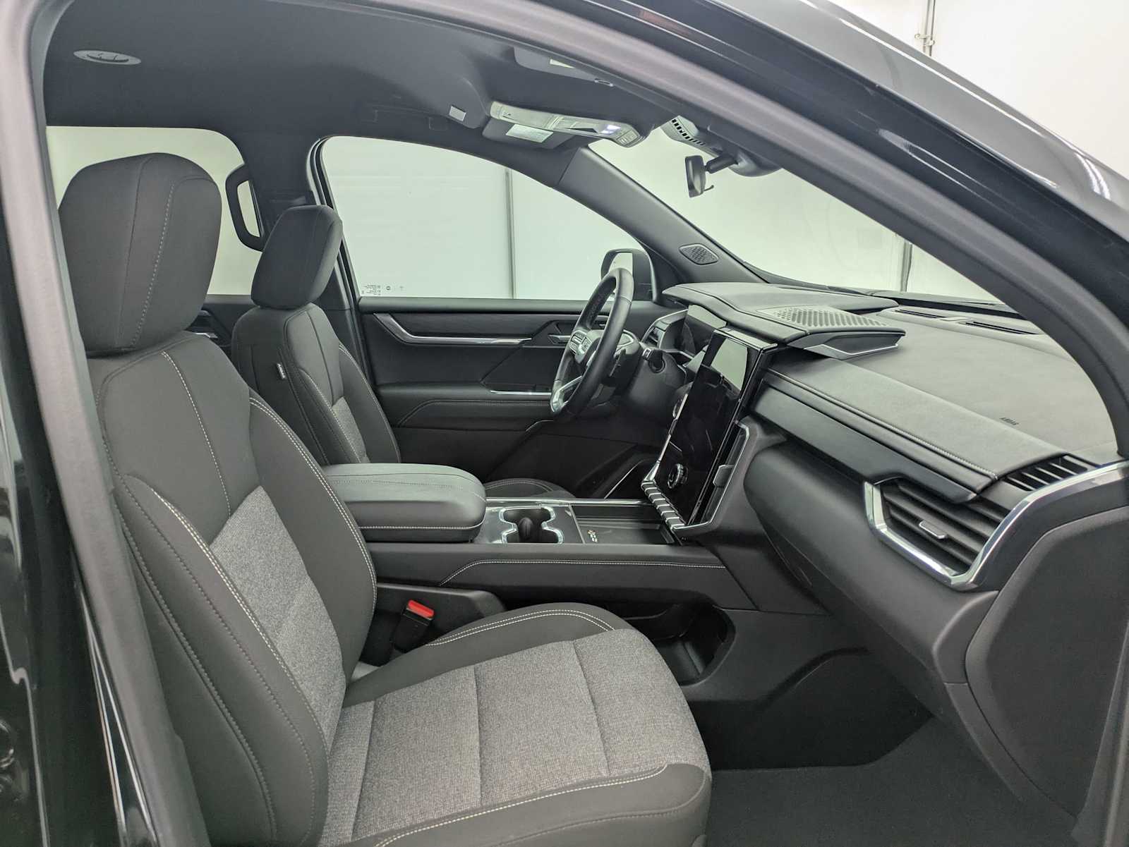 Thumbnail: 2025 GMC Acadia - 22