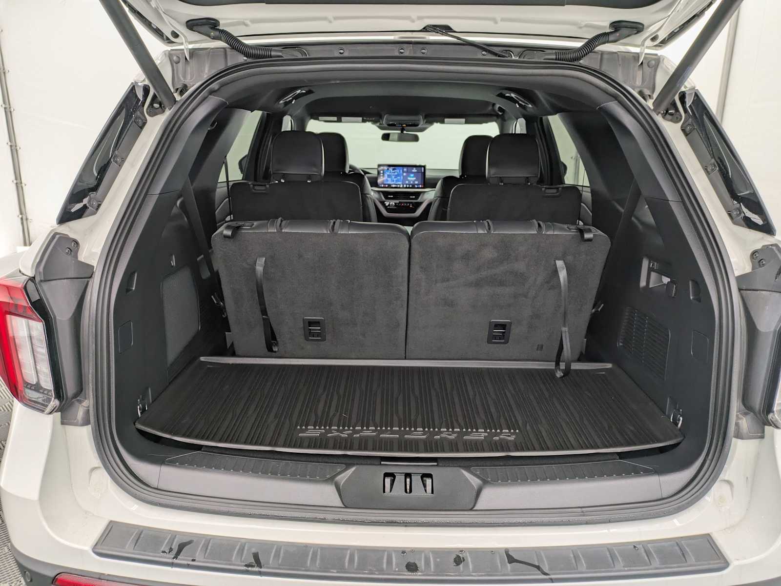 Thumbnail: 2025 Ford Explorer - 32