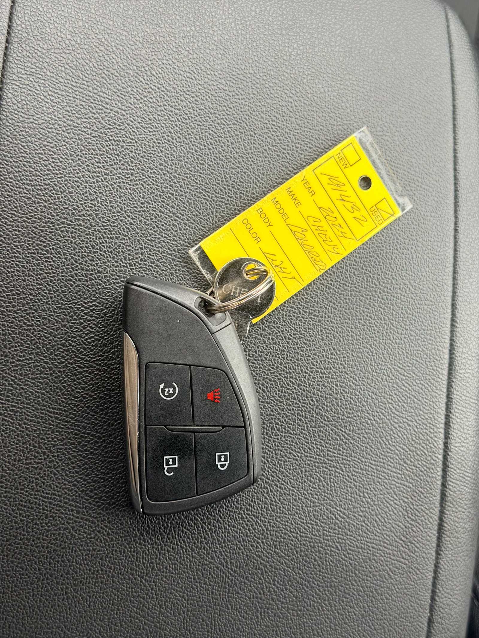 Thumbnail: 2024 Chevrolet Colorado - 32