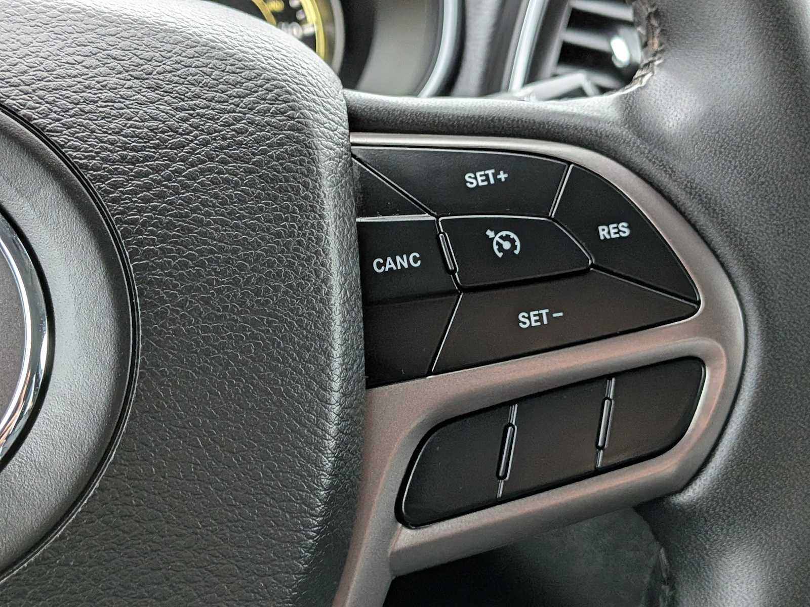 Thumbnail: 2022 Jeep Cherokee - 25