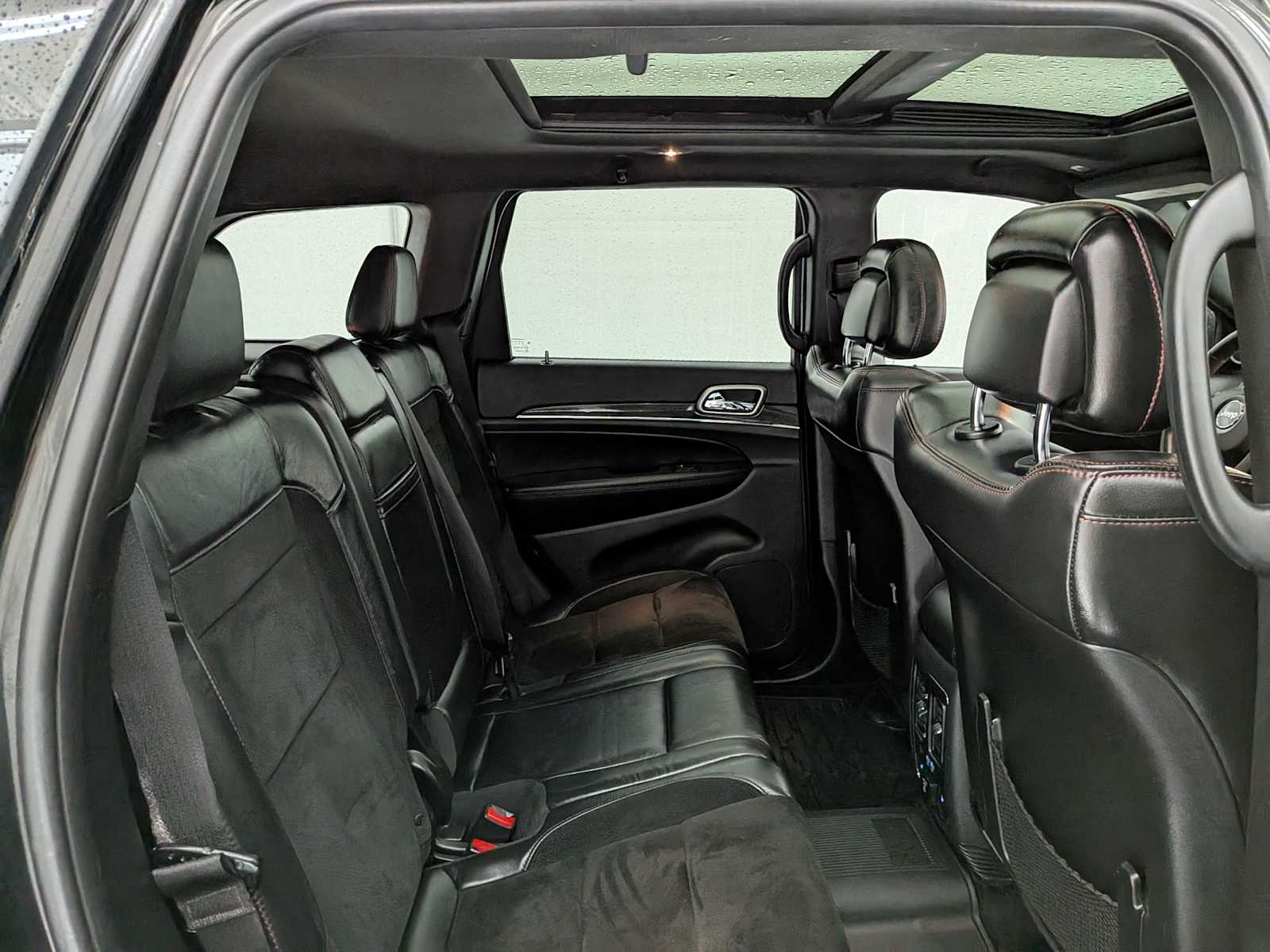 Thumbnail: 2017 Jeep Grand Cherokee - 24