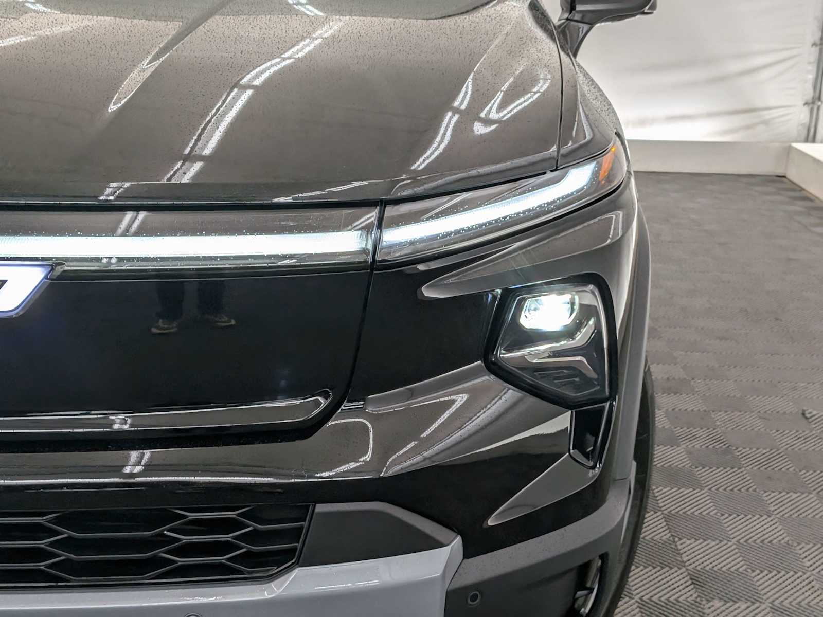 Thumbnail: 2026 Chevrolet Silverado EV - 10