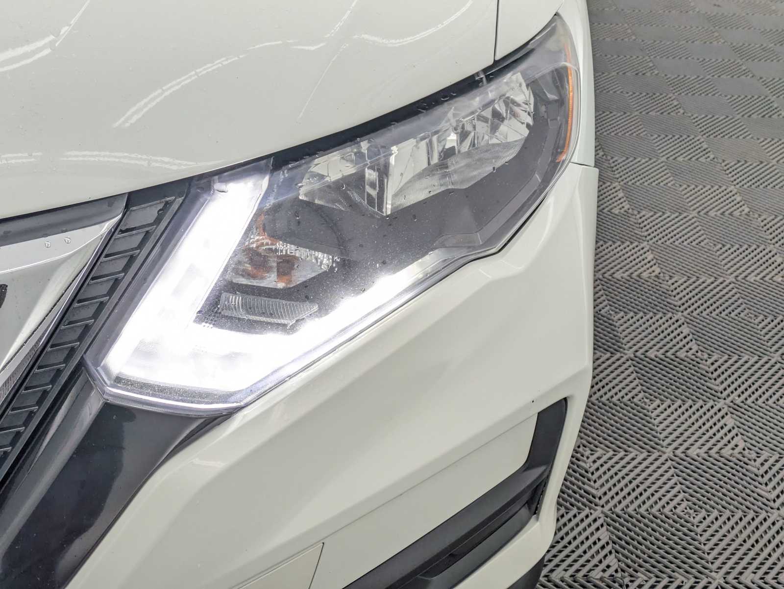 Thumbnail: 2018 Nissan Rogue - 10