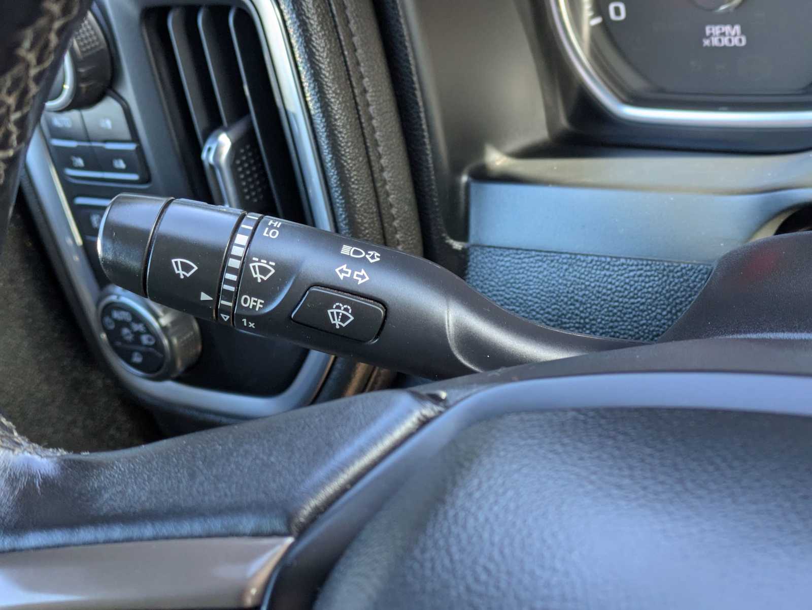 Thumbnail: 2022 Chevrolet Silverado 3500 - 29