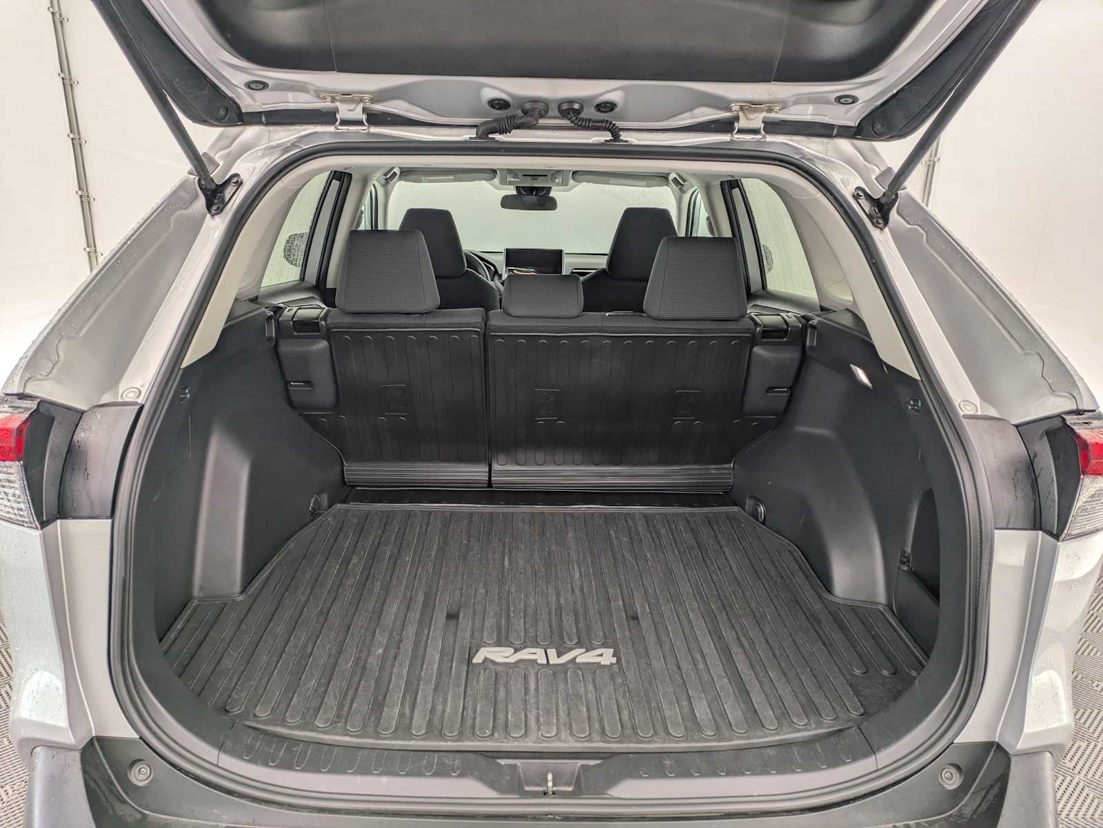 Thumbnail: 2024 Toyota RAV4 - 33