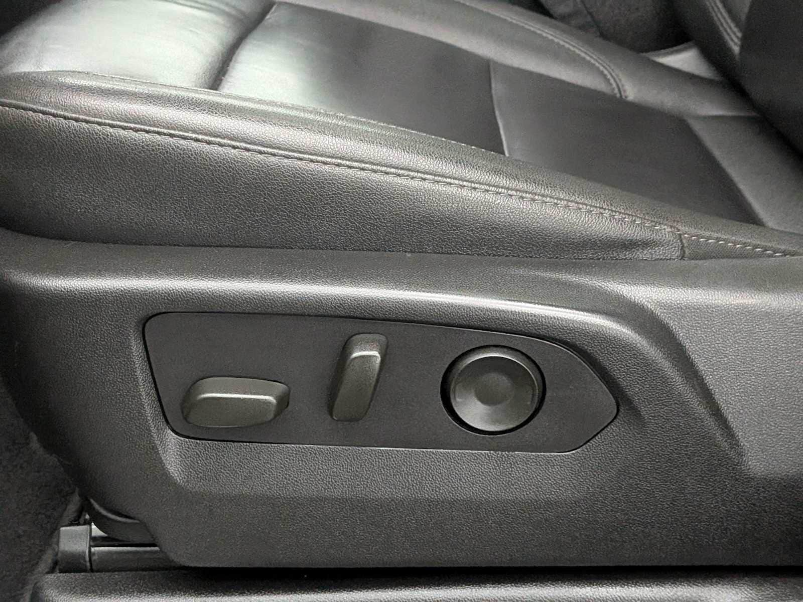 Thumbnail: 2023 Chevrolet Suburban - 18