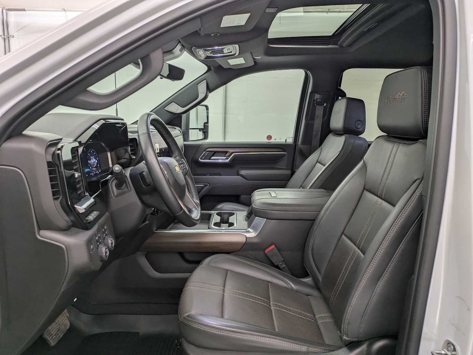 Thumbnail: 2024 Chevrolet Silverado 3500 - 19