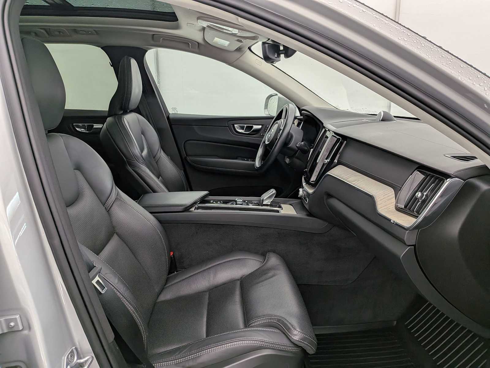 Thumbnail: 2022 Volvo XC60 - 23