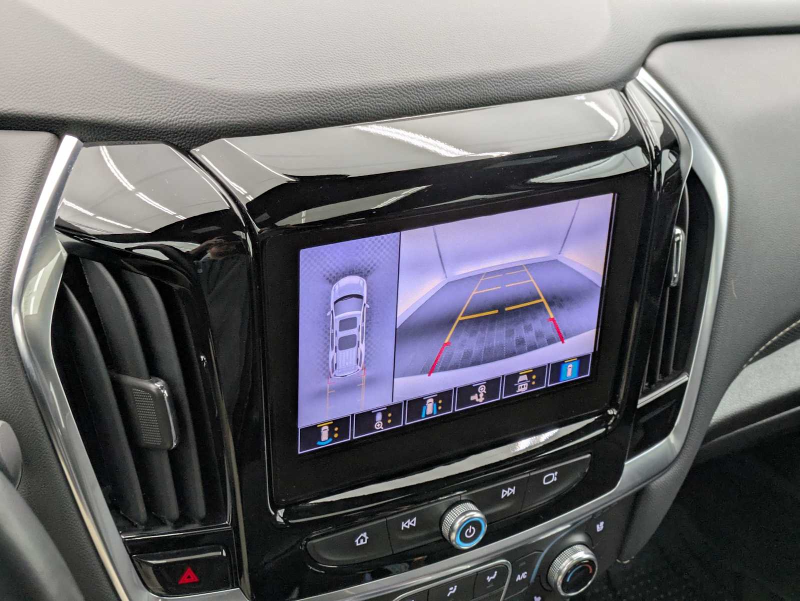 Thumbnail: 2024 Chevrolet Traverse - 31