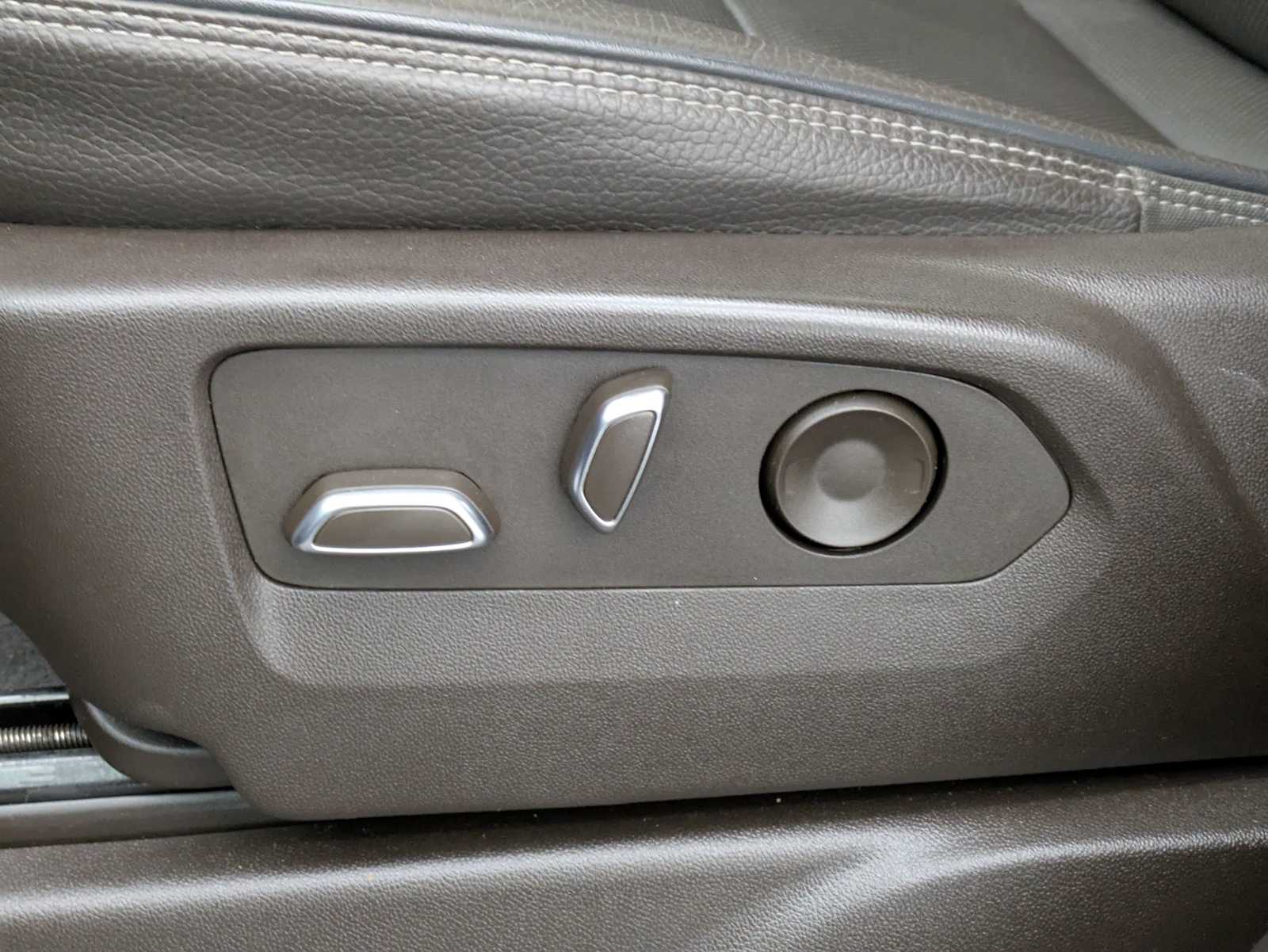 Thumbnail: 2023 GMC Yukon XL - 18