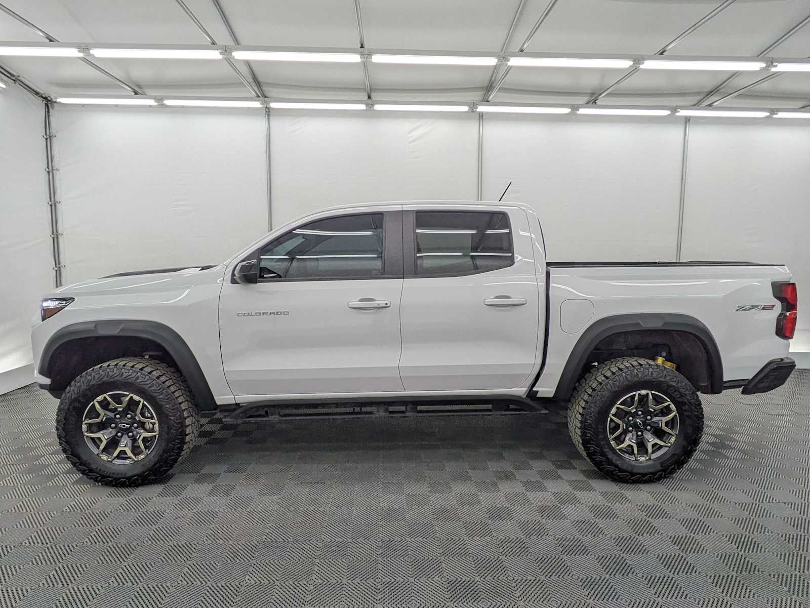 Thumbnail: 2023 Chevrolet Colorado - 3
