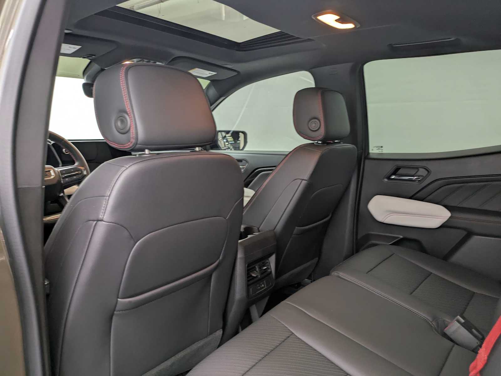 Thumbnail: 2024 GMC Canyon - 19