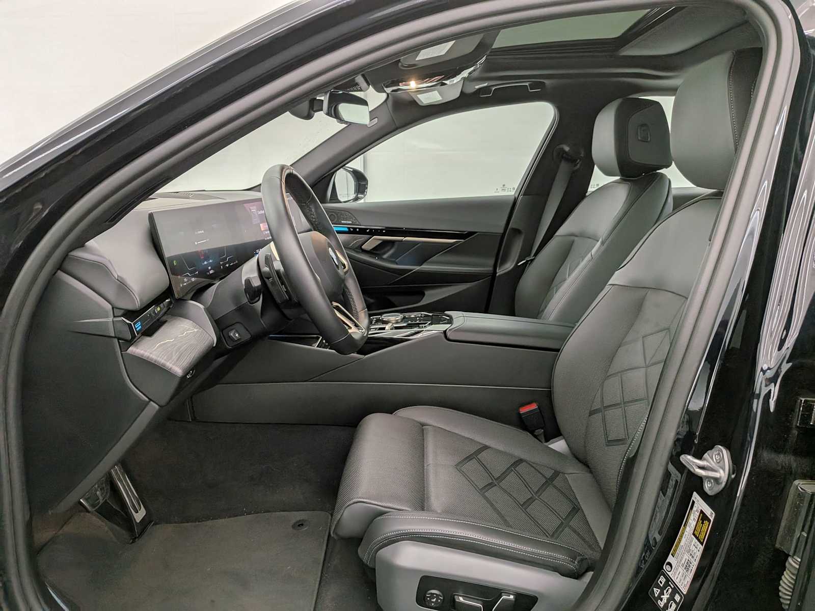 Thumbnail: 2024 BMW 5 Series - 17