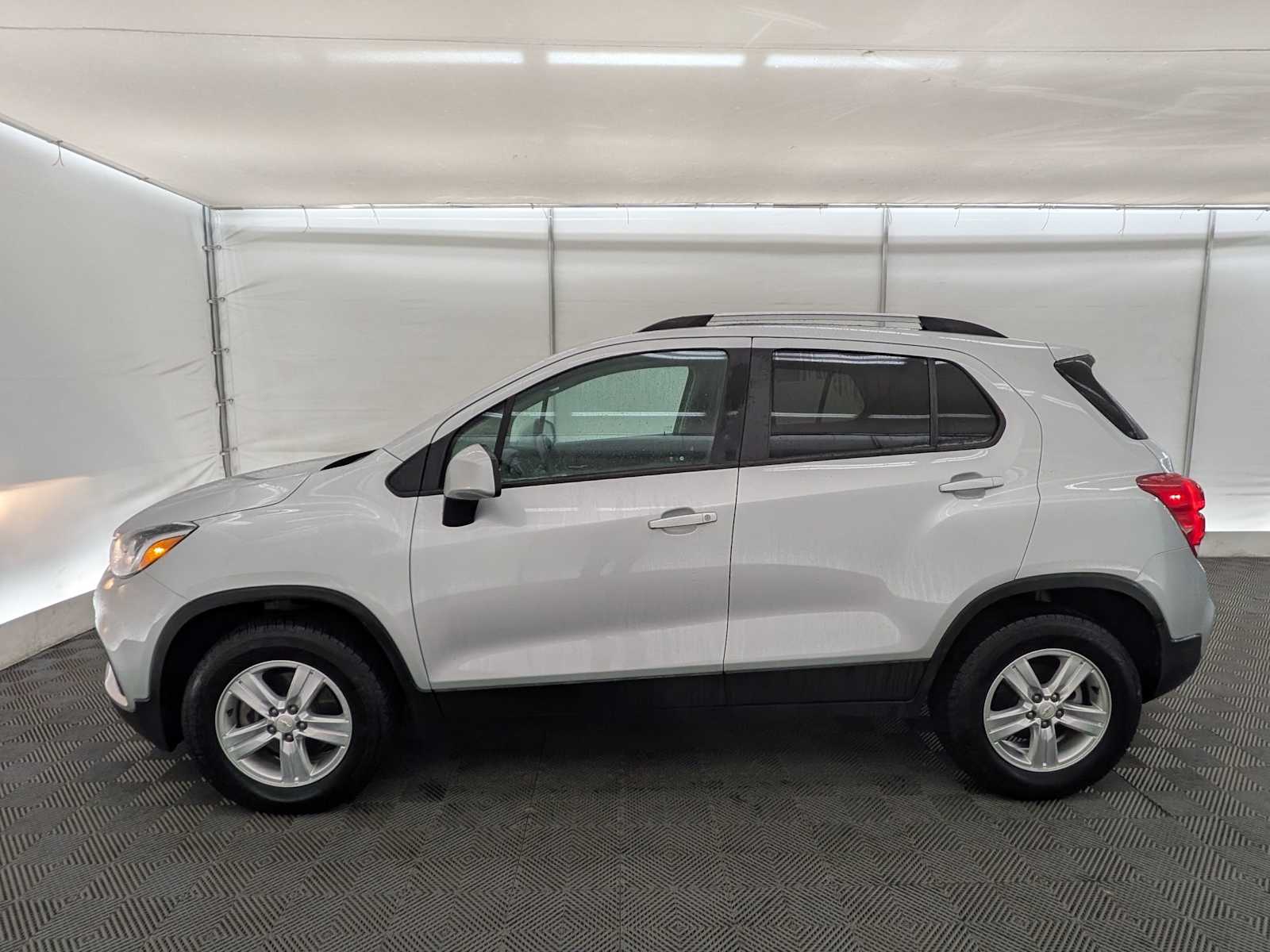 Thumbnail: 2021 Chevrolet Trax - 3