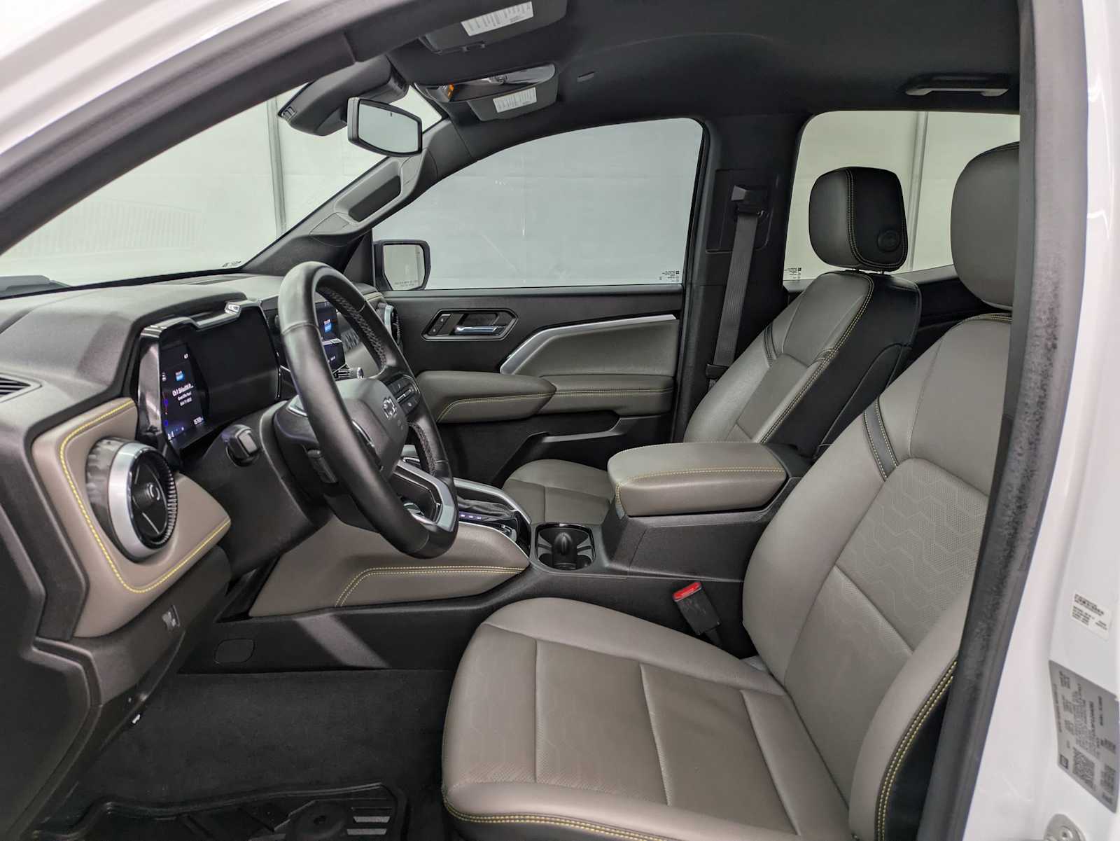 Thumbnail: 2023 Chevrolet Colorado - 18