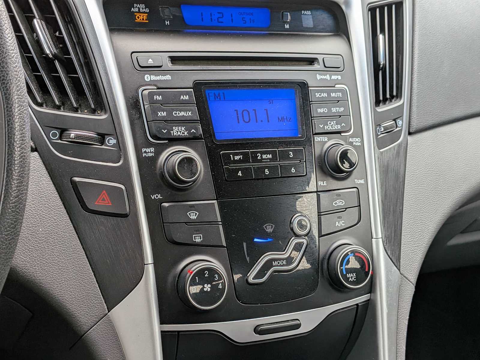 Thumbnail: 2011 Hyundai Sonata - 28