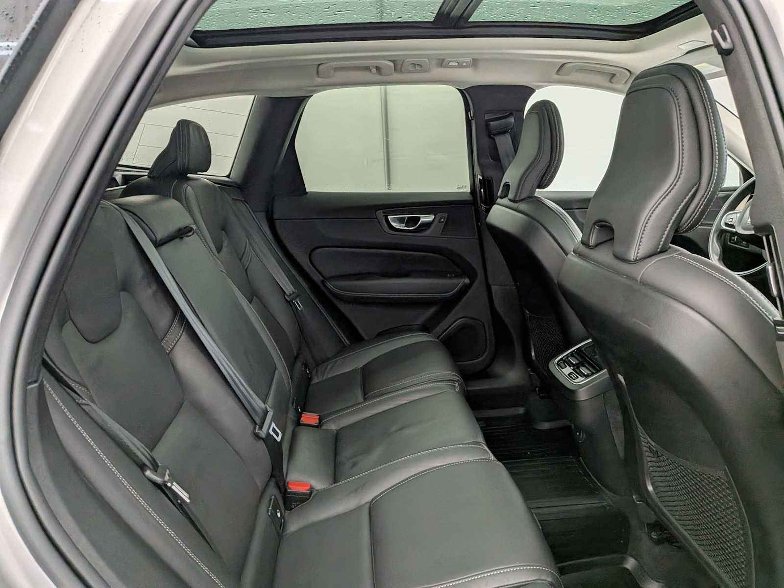 Thumbnail: 2022 Volvo XC60 - 22