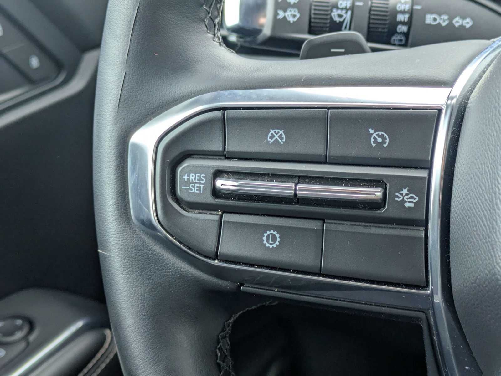 Thumbnail: 2025 GMC Acadia - 24