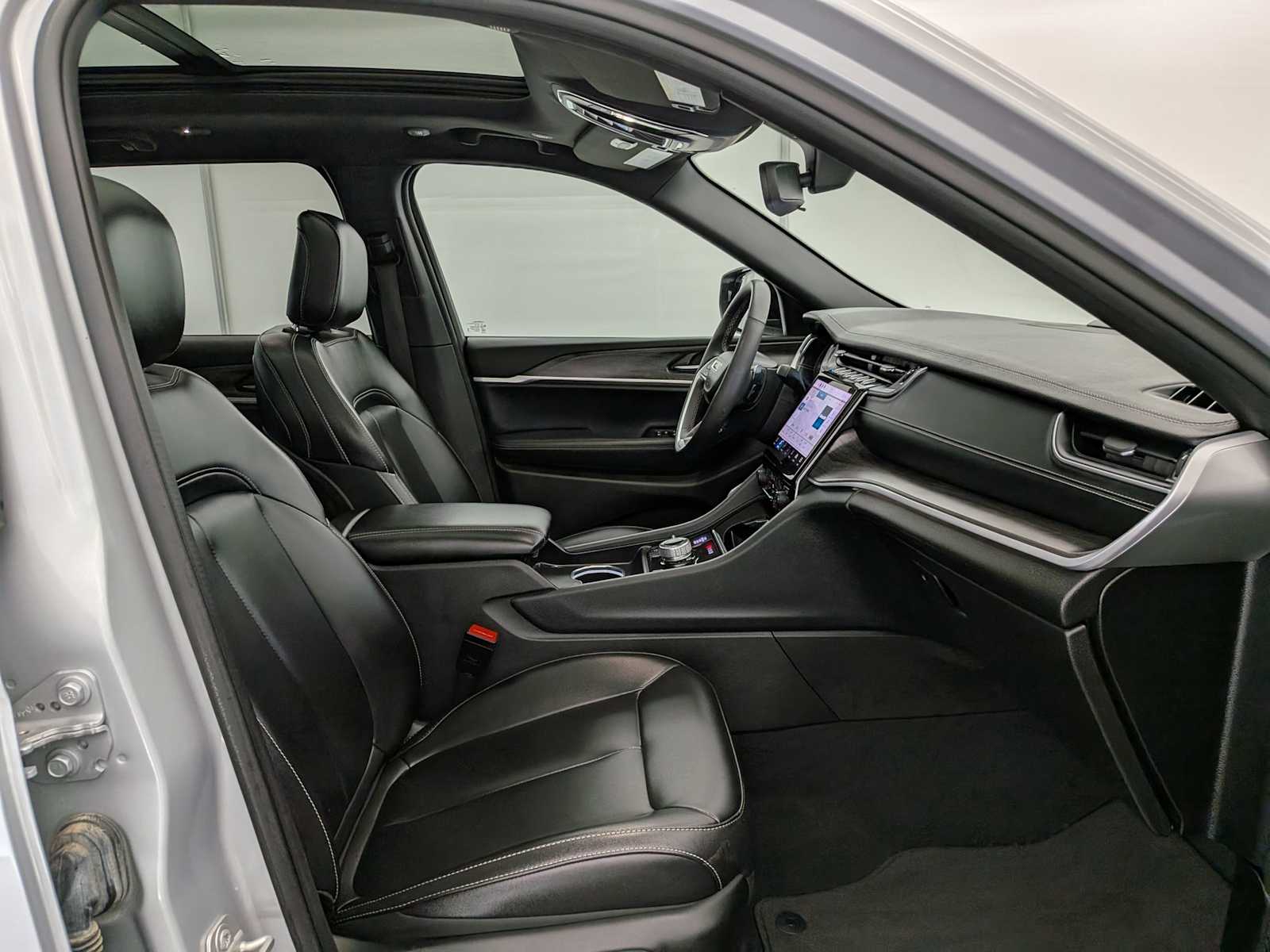 Thumbnail: 2024 Jeep Grand Cherokee - 25