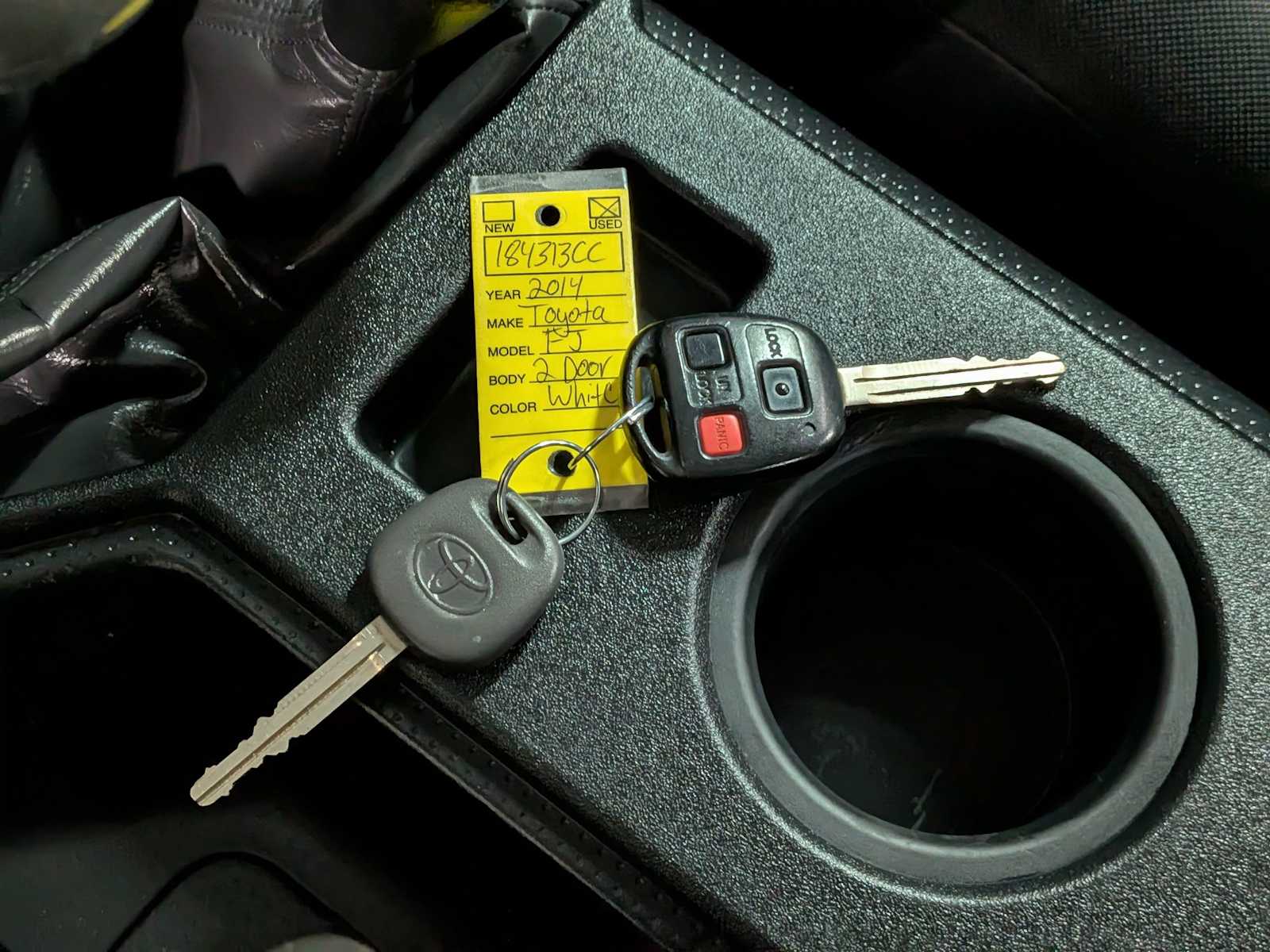 Thumbnail: 2014 Toyota FJ Cruiser - 34