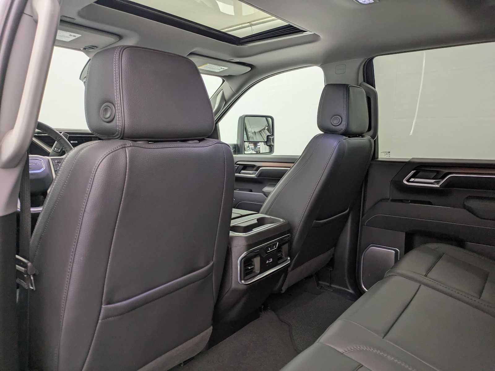 Thumbnail: 2025 GMC Sierra 3500 - 20