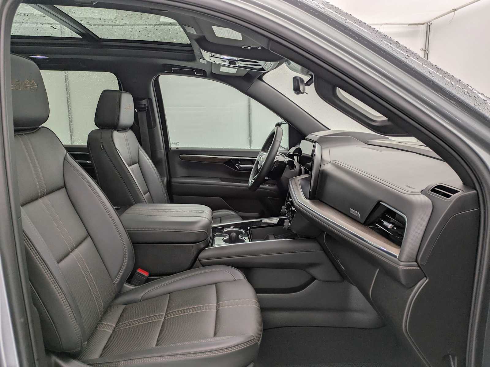 Thumbnail: 2025 Chevrolet Suburban - 24