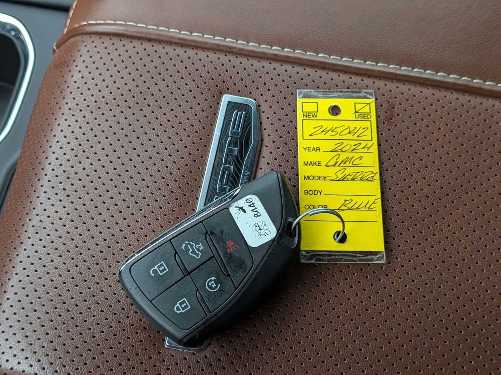 Thumbnail: 2024 GMC Sierra 2500 - 35