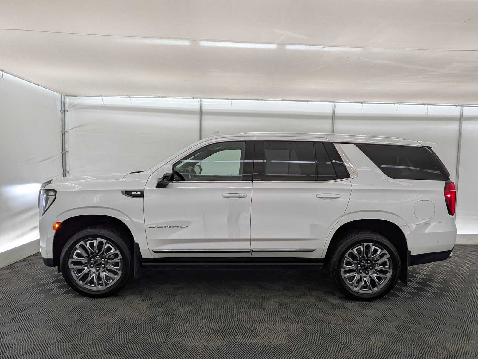 Thumbnail: 2023 GMC Yukon - 3