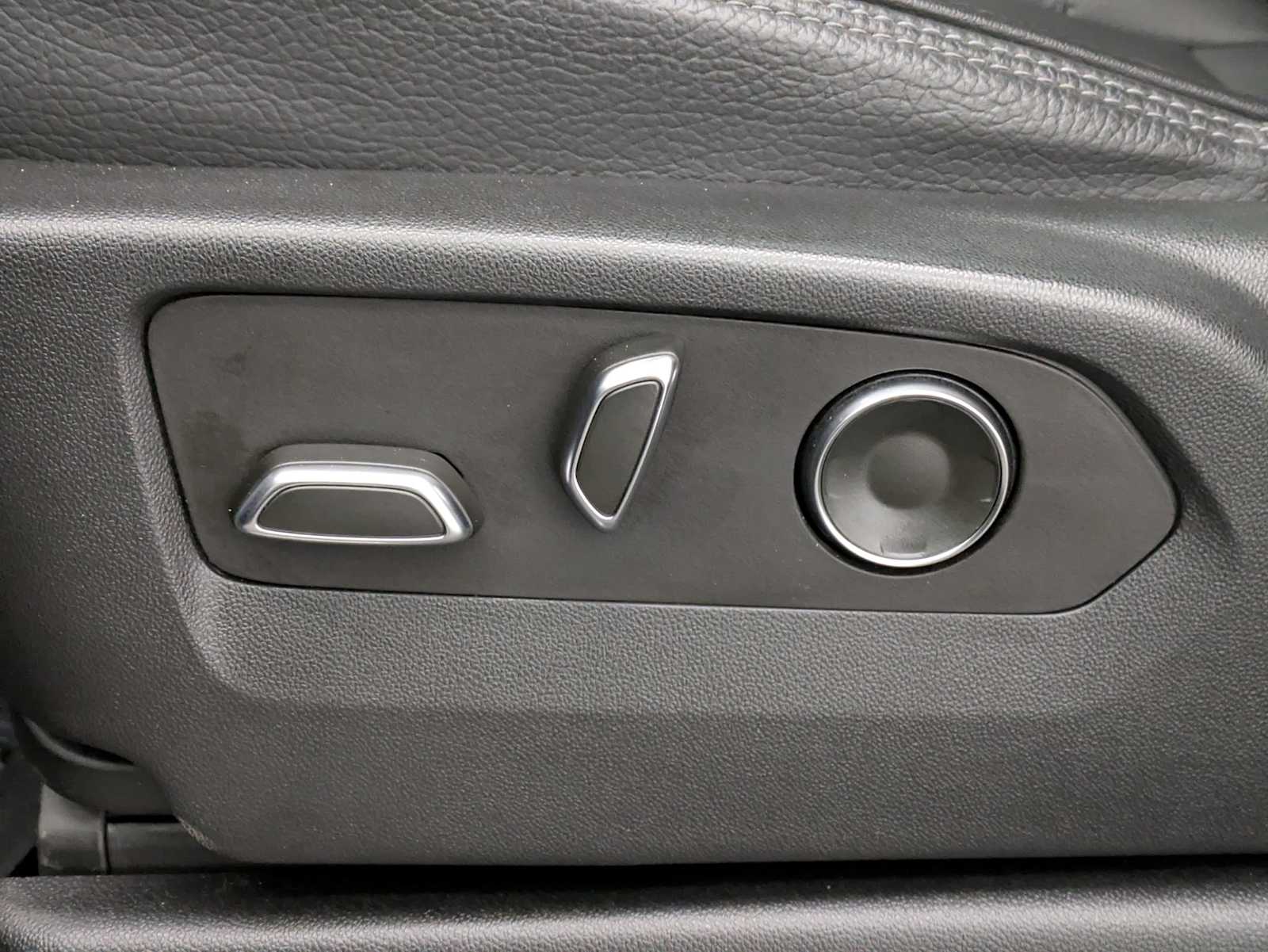 Thumbnail: 2023 GMC Yukon - 19