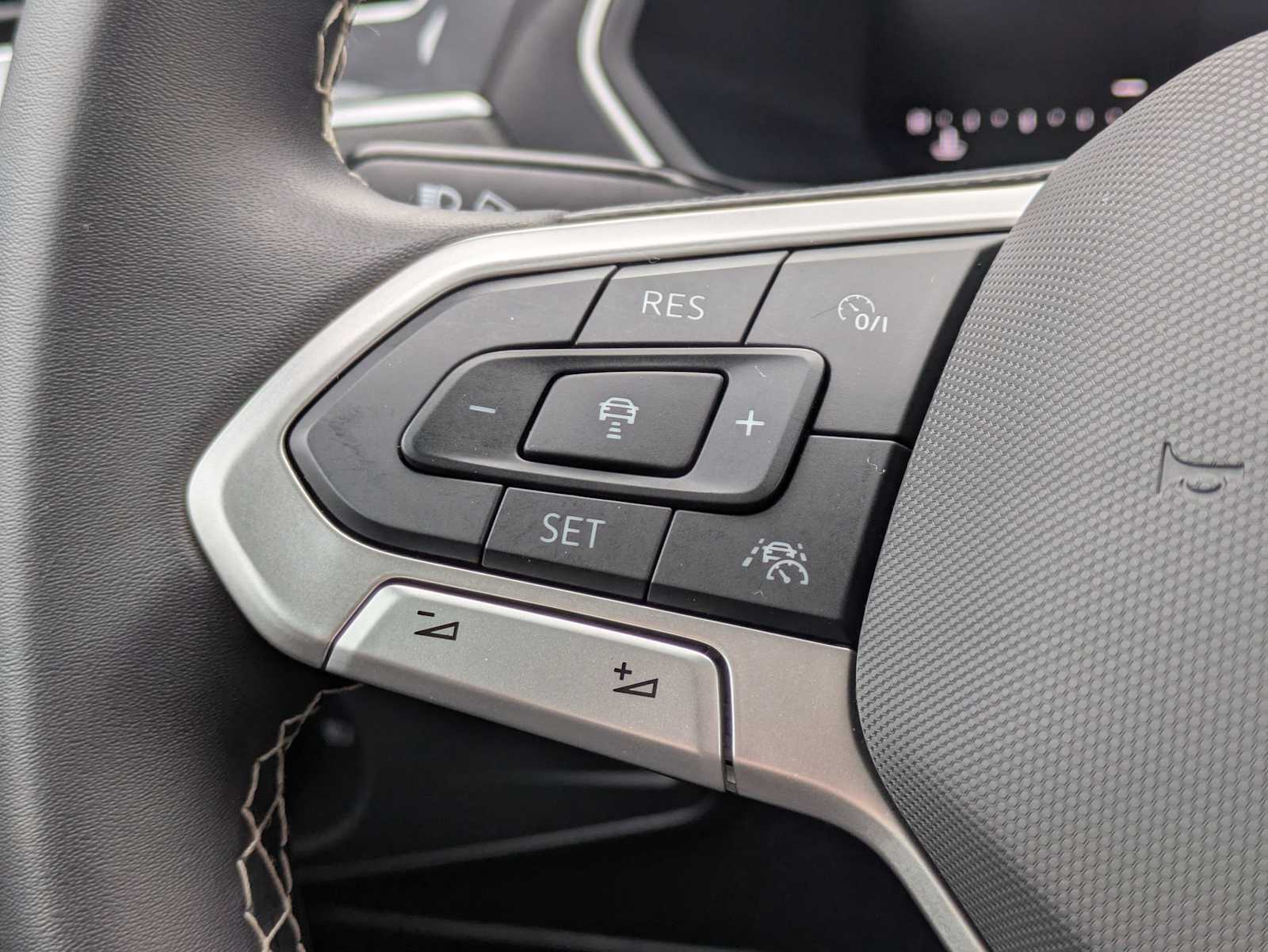 2024 Volkswagen Tiguan 2.0T 24