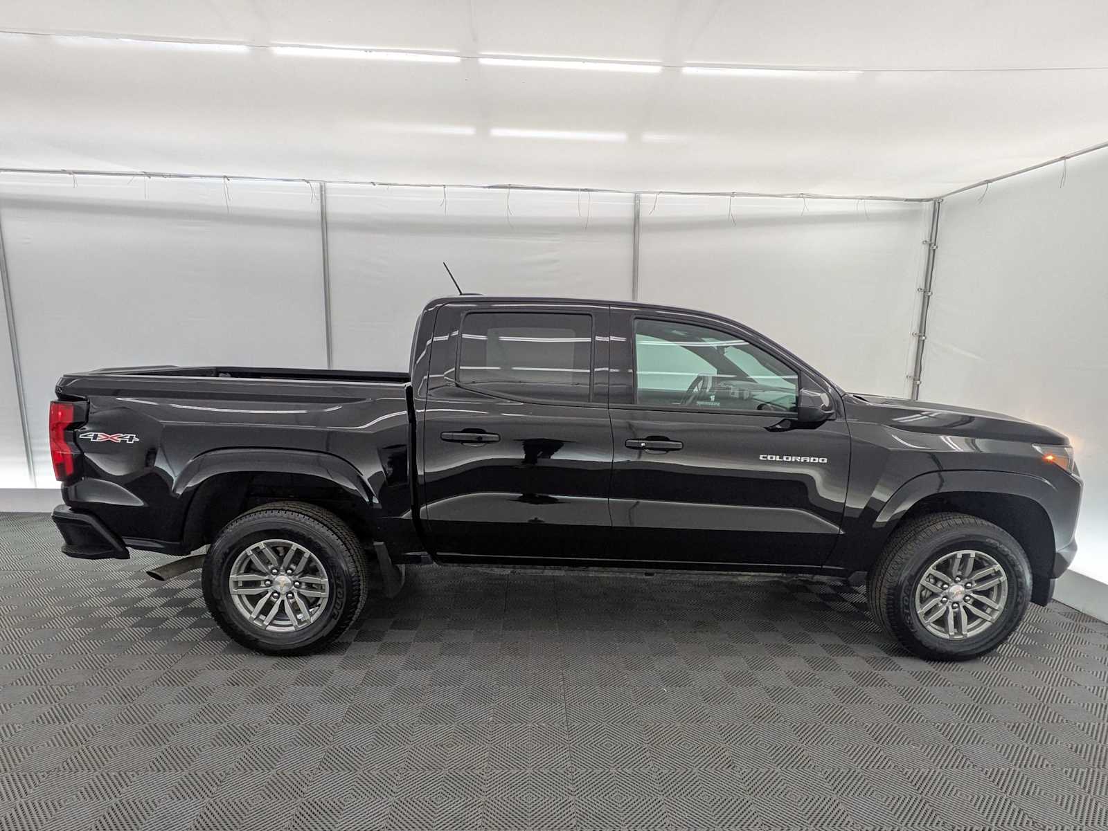 Thumbnail: 2023 Chevrolet Colorado - 7