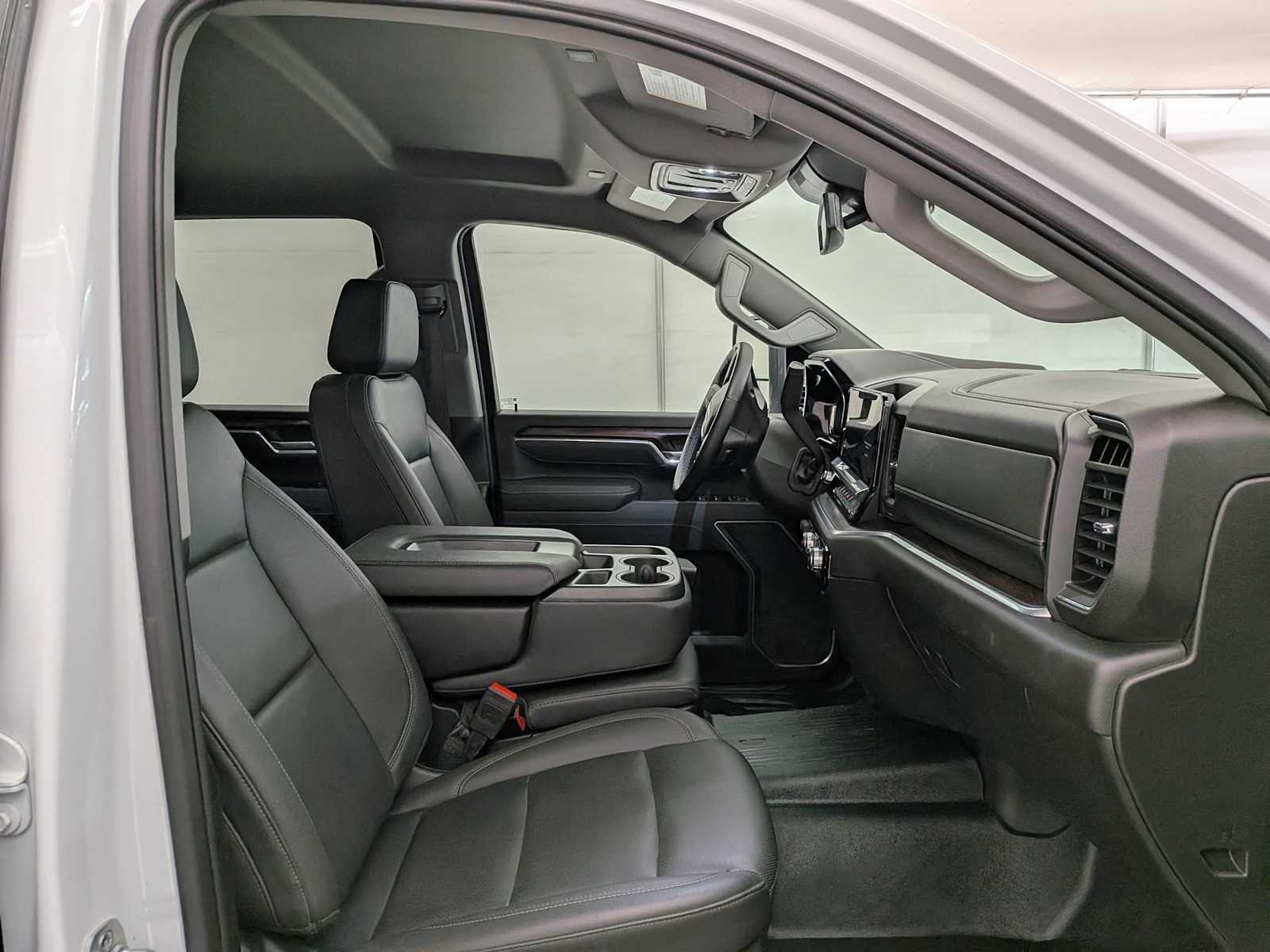 Thumbnail: 2025 GMC Sierra 3500 - 24