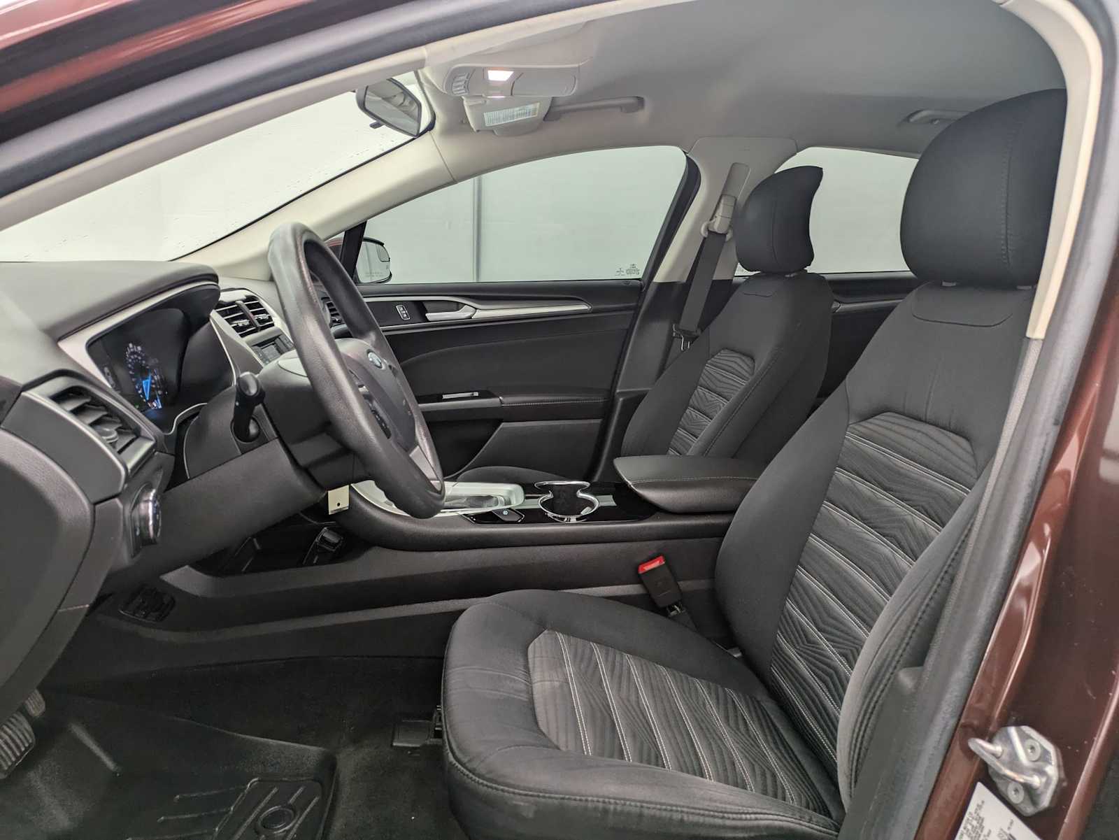 Thumbnail: 2016 Ford Fusion - 17