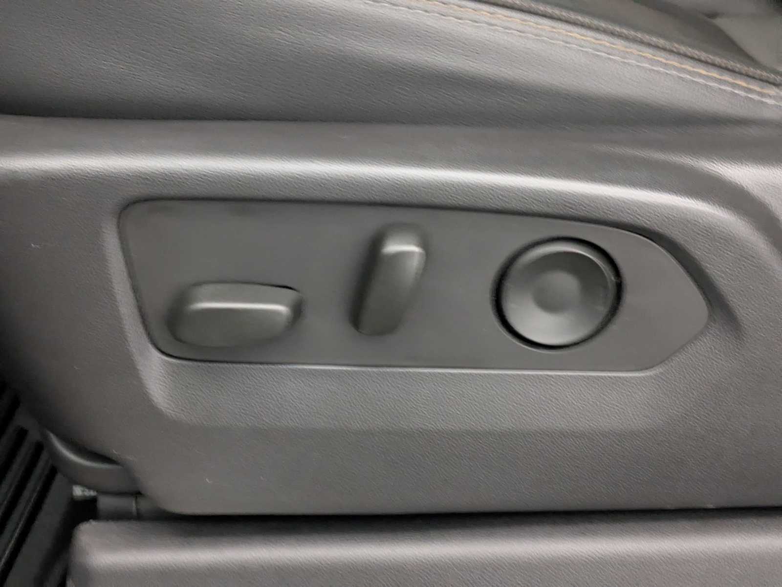 Thumbnail: 2024 Chevrolet Silverado 3500 - 20