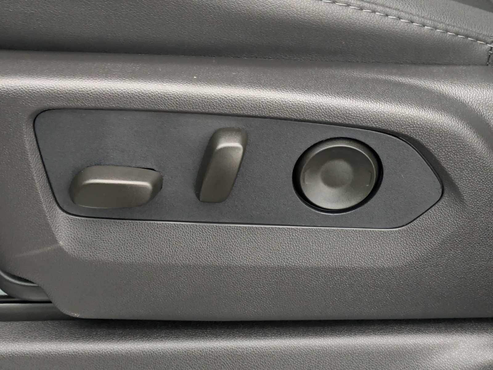 Thumbnail: 2026 Chevrolet Silverado 2500 - 21