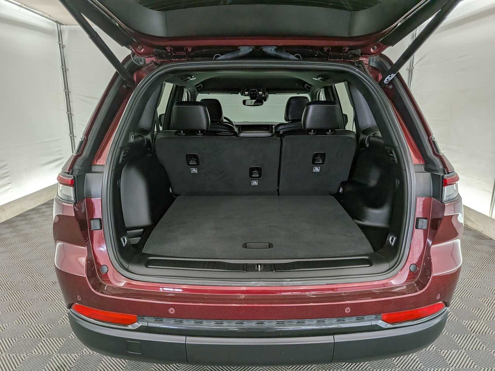 Thumbnail: 2024 Jeep Grand Cherokee - 33