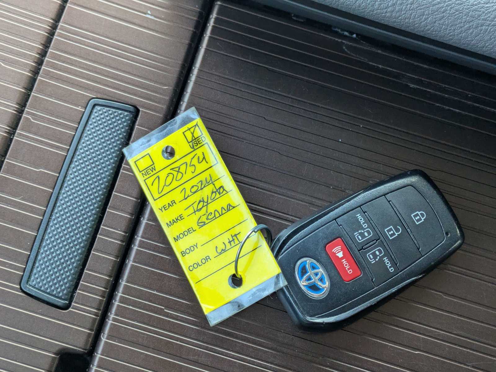 Thumbnail: 2024 Toyota Sienna - 34