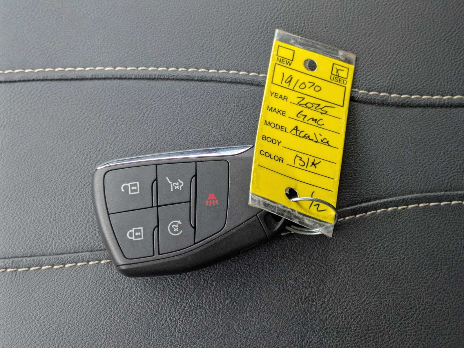 Thumbnail: 2025 GMC Acadia - 33