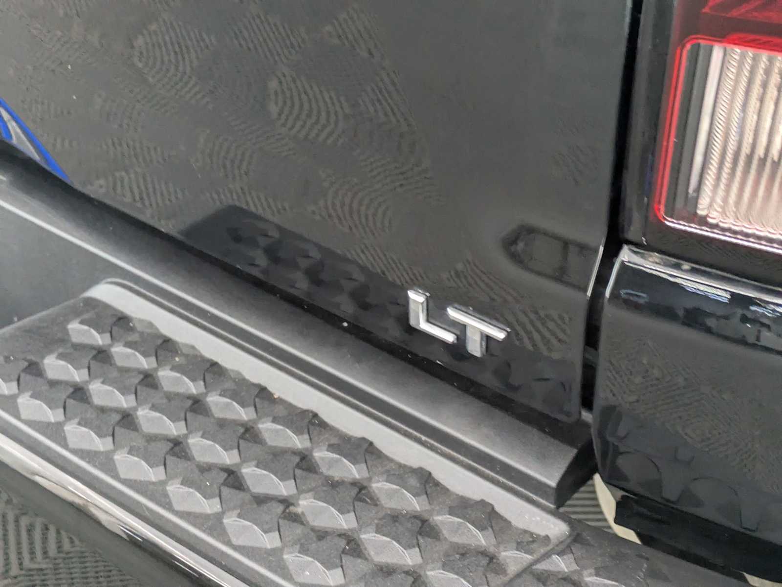 Thumbnail: 2023 Chevrolet Colorado - 13