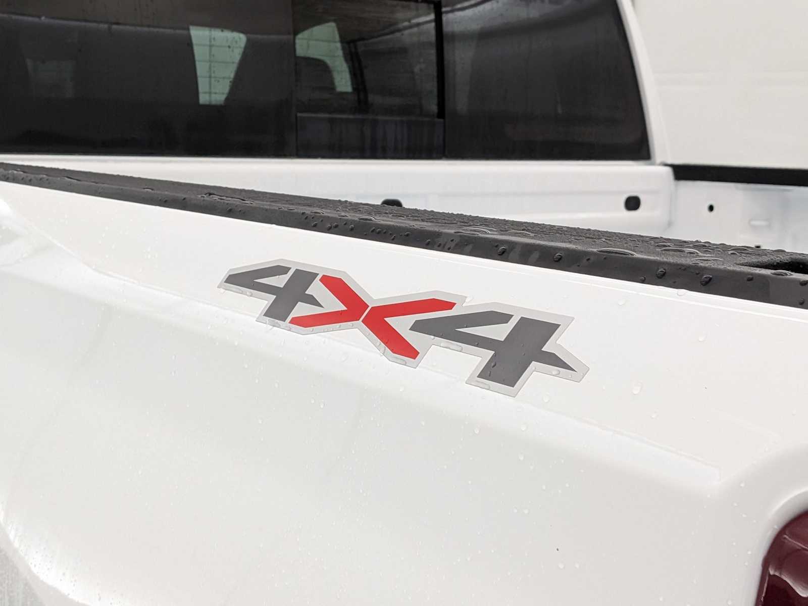 Thumbnail: 2026 Chevrolet Silverado 1500 - 13