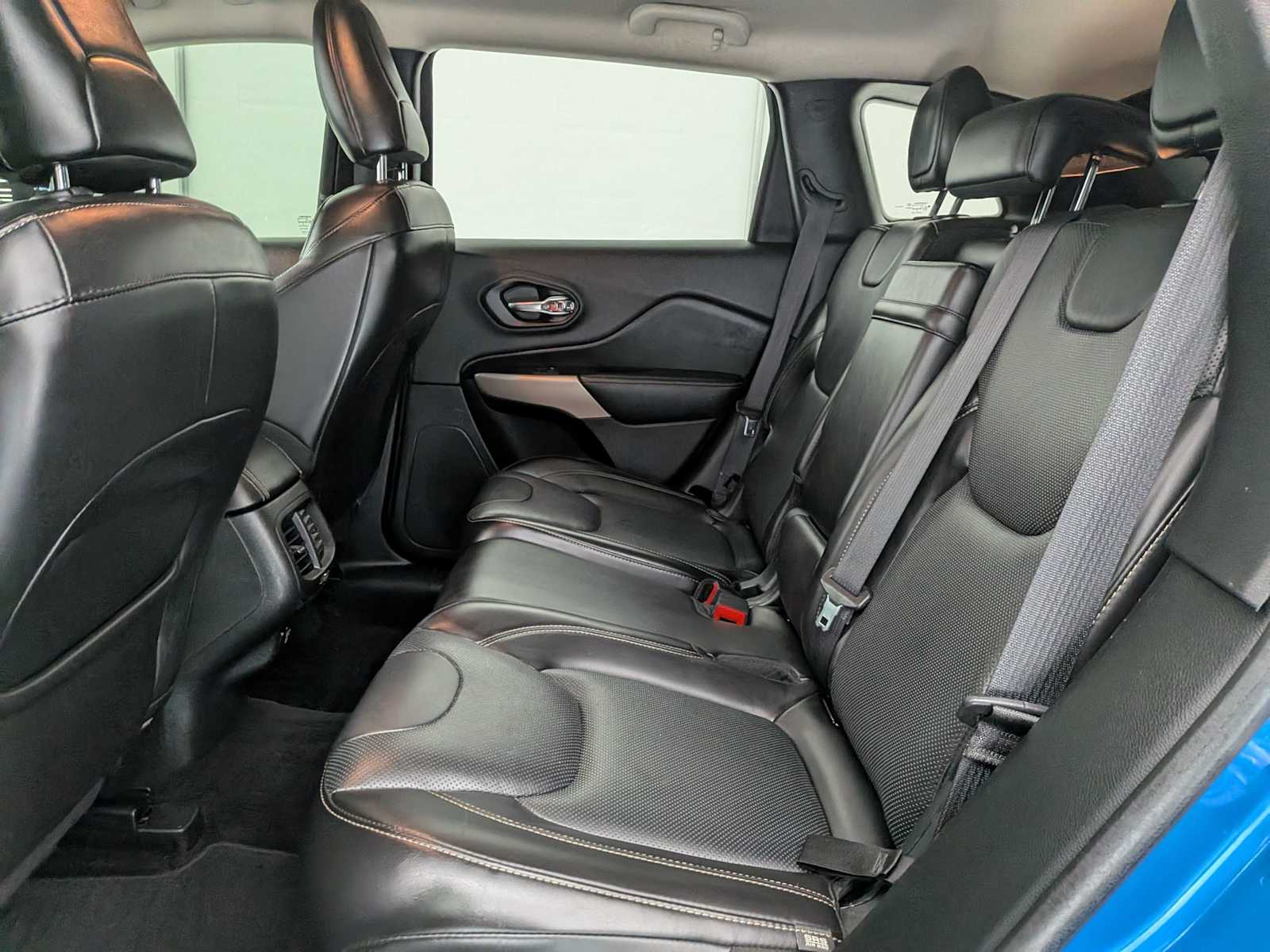 Thumbnail: 2018 Jeep Cherokee - 20