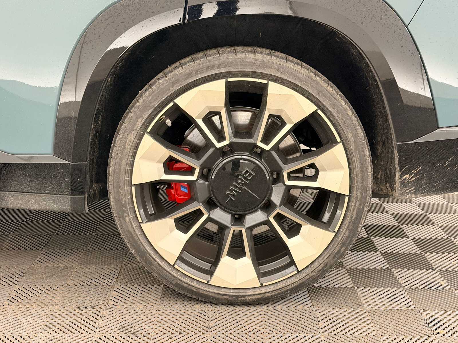 Thumbnail: 2023 BMW XM - 13