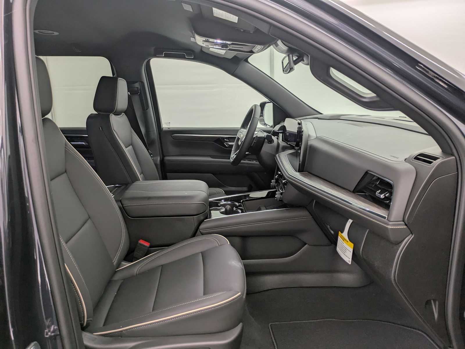 Thumbnail: 2025 Chevrolet Suburban - 23