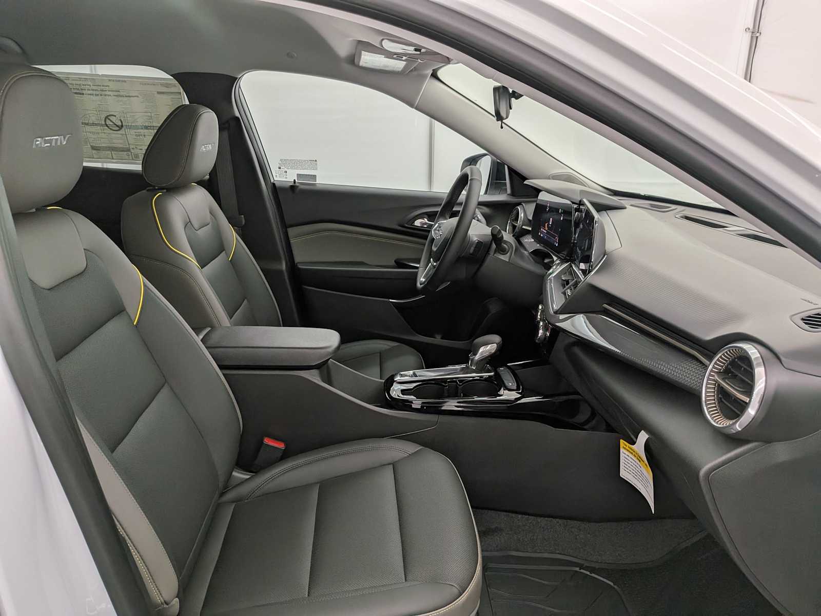 Thumbnail: 2025 Chevrolet Trax - 22