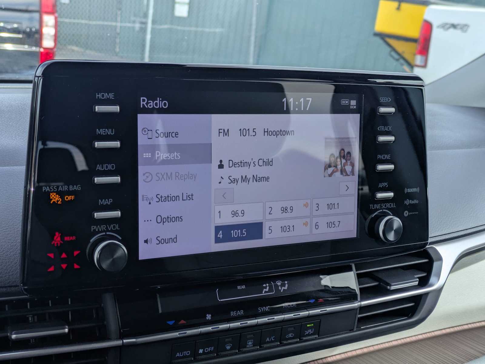 Thumbnail: 2024 Toyota Sienna - 30