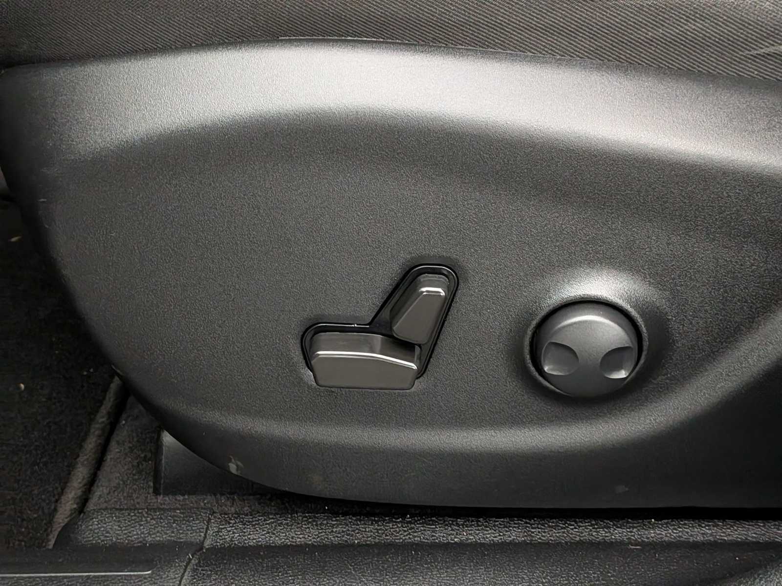 Thumbnail: 2022 Jeep Cherokee - 18