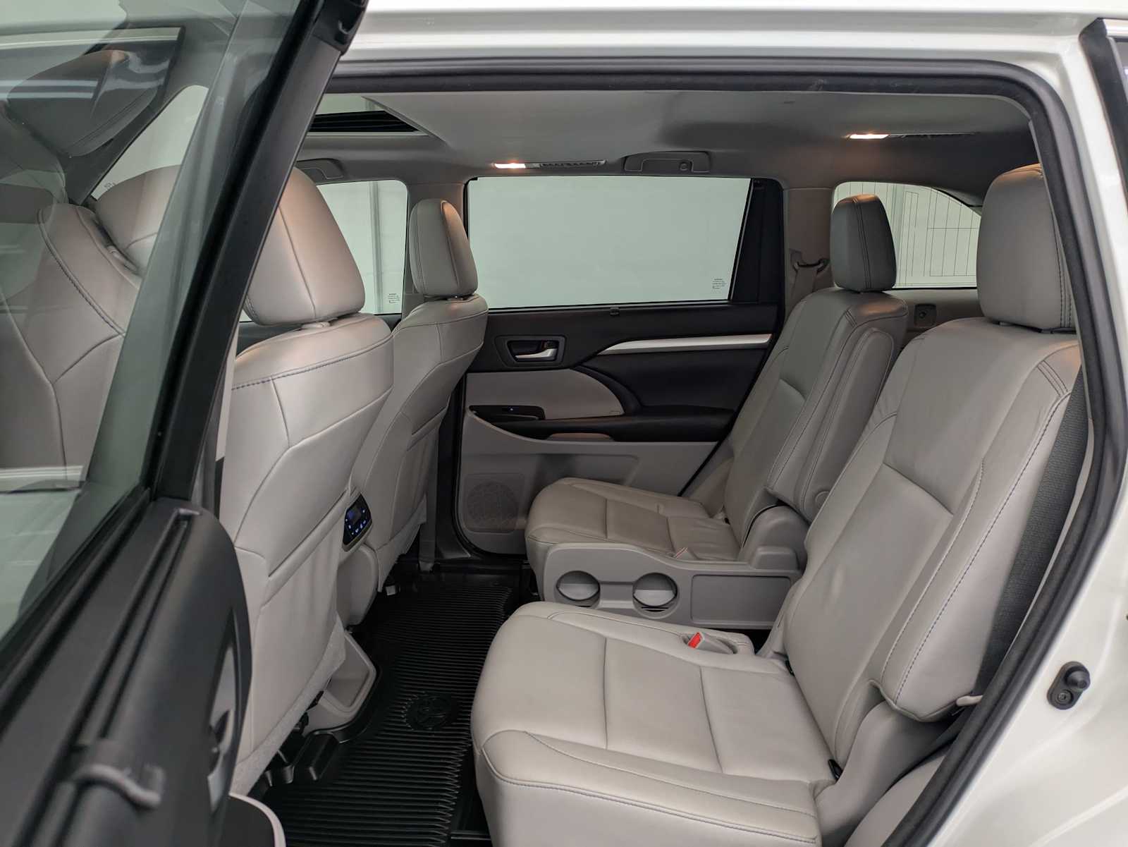 Thumbnail: 2018 Toyota Highlander - 20